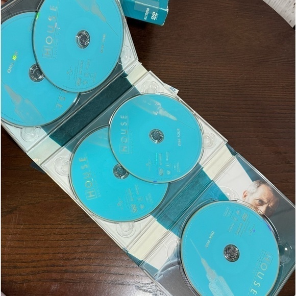 DOCTOR HOUSE 3 seasons DVD set. Season 2,3 & 6 DVD sets GUC - Picture 13 of 13